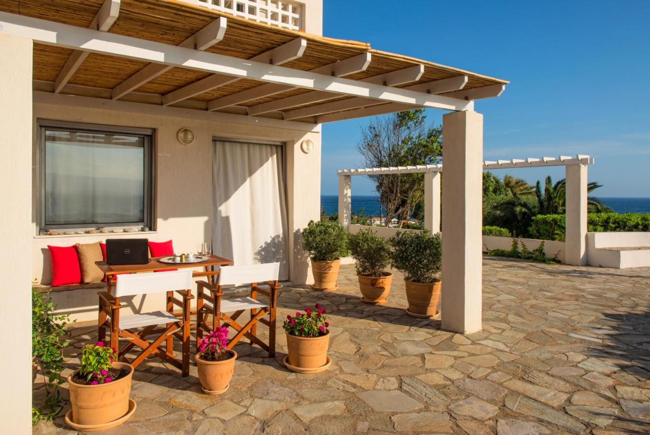 Almyra Seaside Villa with Private Pool - Sleeps 9 - Bed and Breakfast Khersónisos