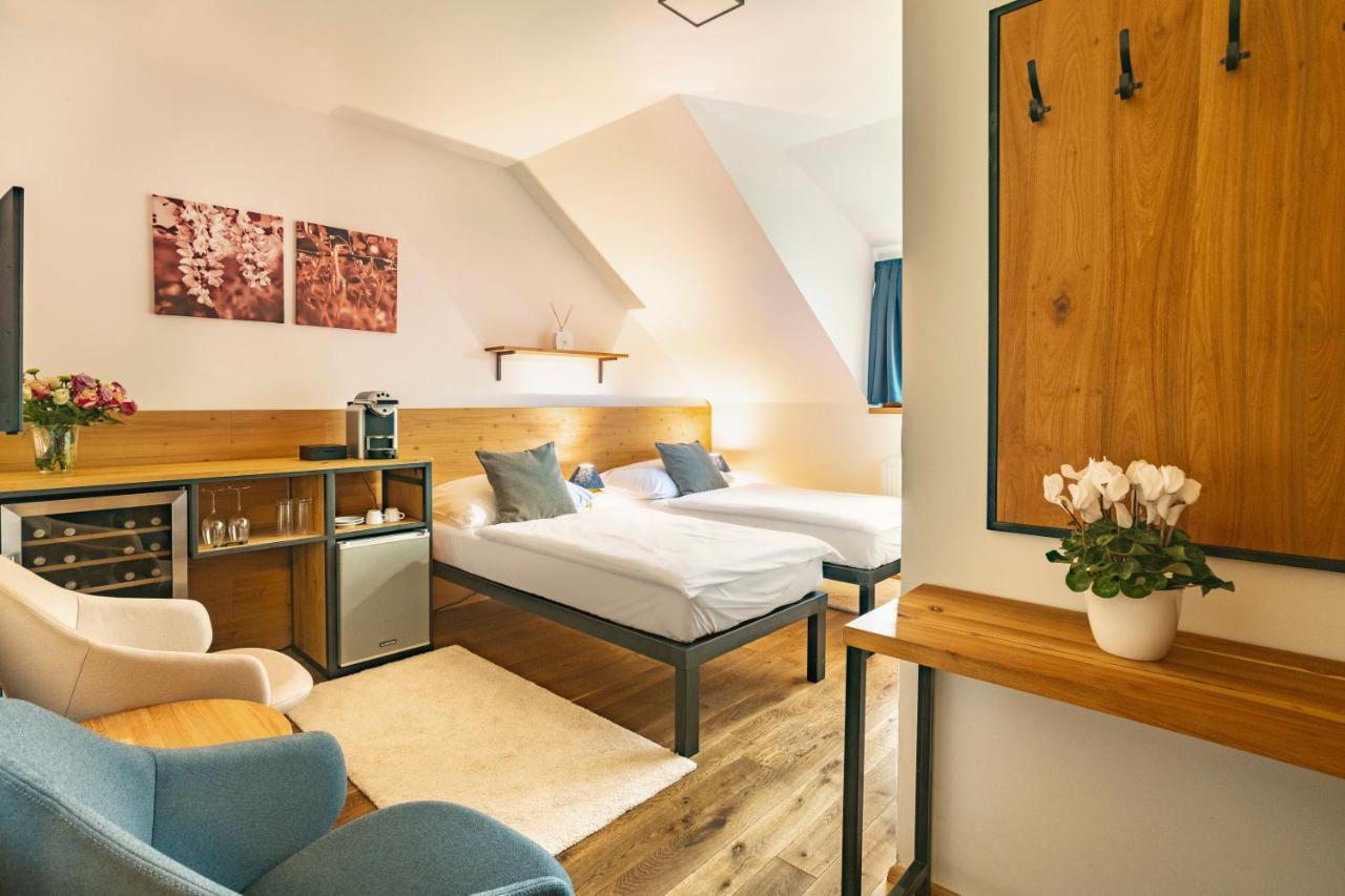 Doppel- oder Zweibettzimmer