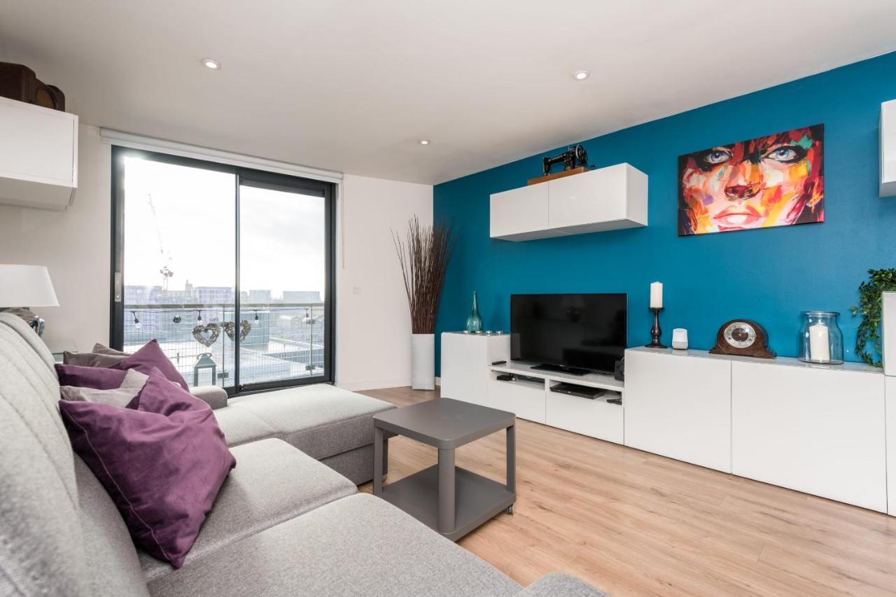 B&B Liverpool - Host & Stay - The Baltic Penthouse with Balcony - Bed and Breakfast Liverpool