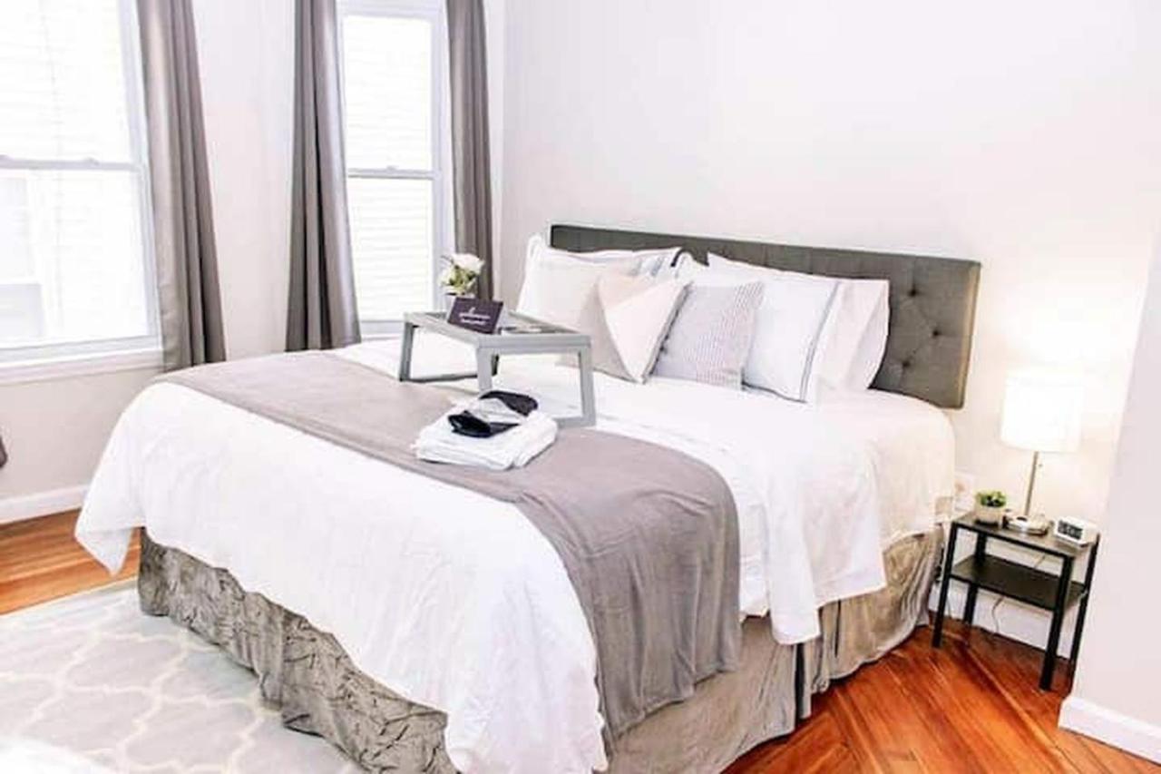 B&B Boston - 5BR triple decker apartment – 15 mins to City - Bed and Breakfast Boston