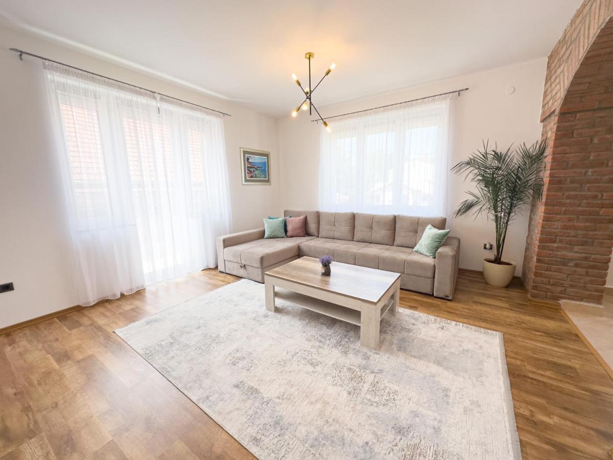 Luxurious and Cosy Brick Apartment - Free private parking - Ferienwohnung Sarajevo