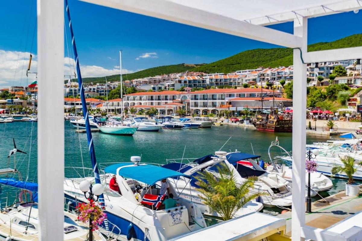 Panorama Bay 2 - Apartments by the beach - B&B Sveti Vlas