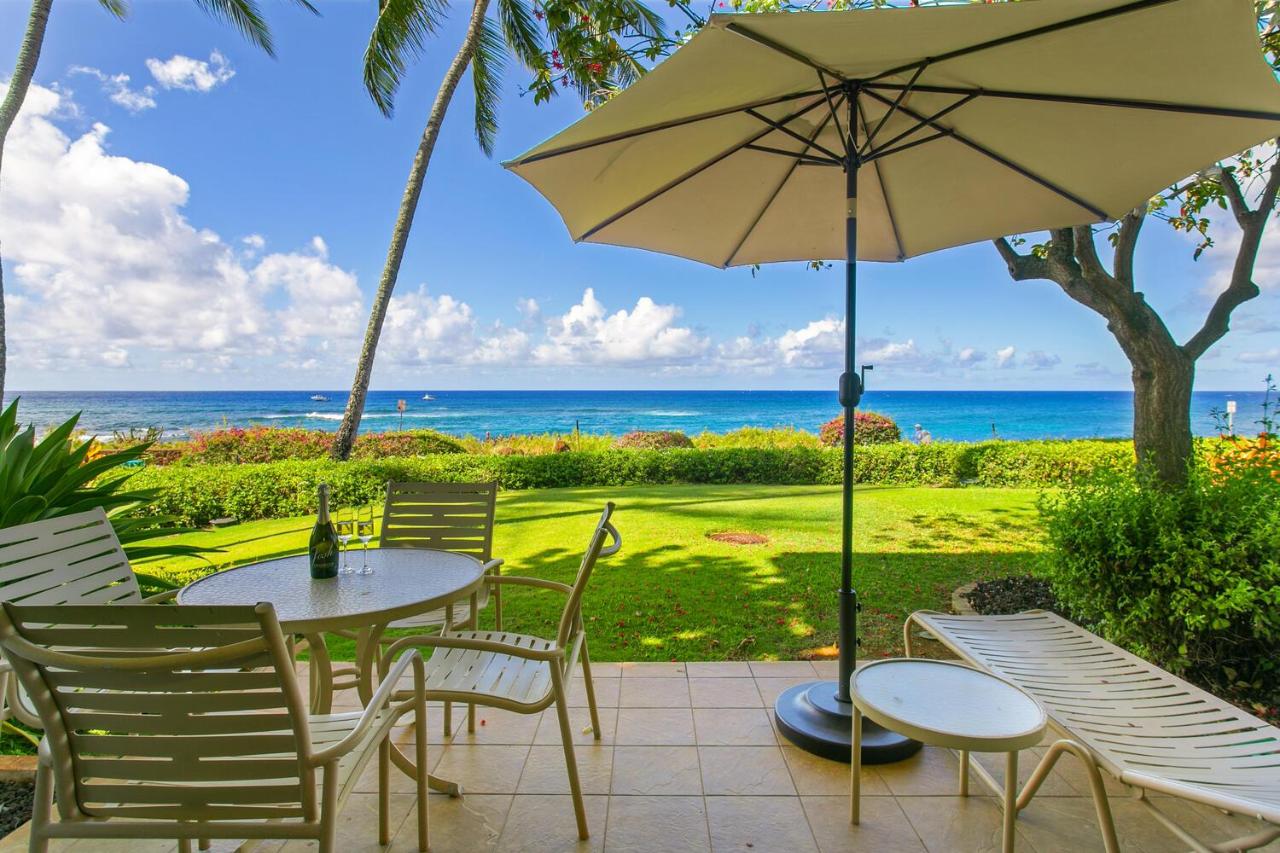 B&B Koloa - Oceanfront Breezy Corner Unit w Air Conditioning- Alekona Kauai - Bed and Breakfast Koloa