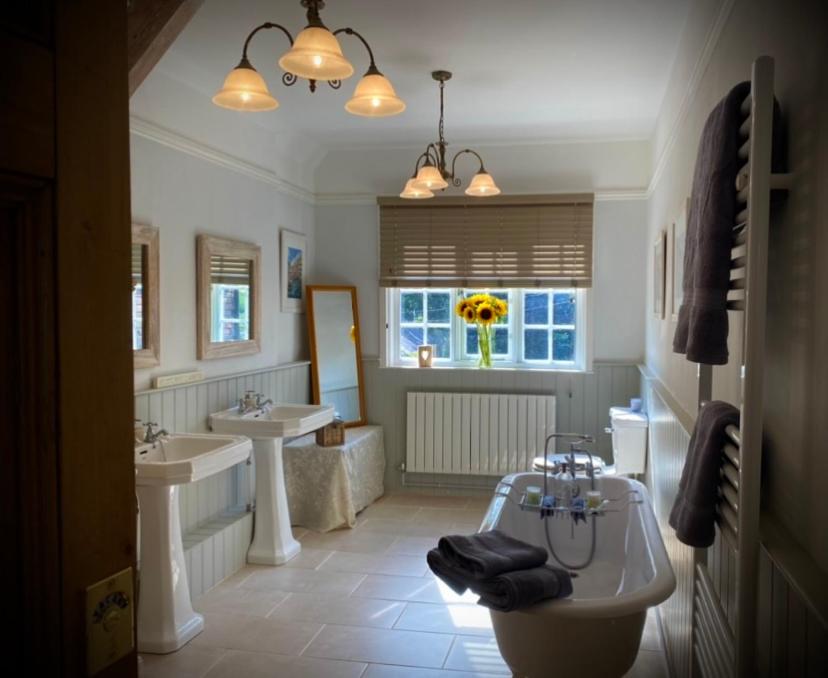 Camera Matrimoniale con Vista Giardino