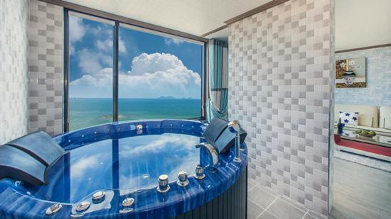 Suite with Spa Bath