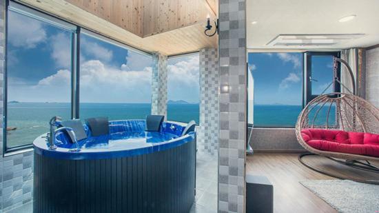 Suite with Spa Bath