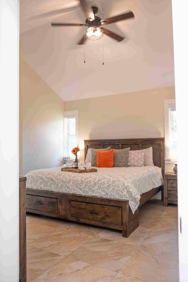 Deluxe King Suite