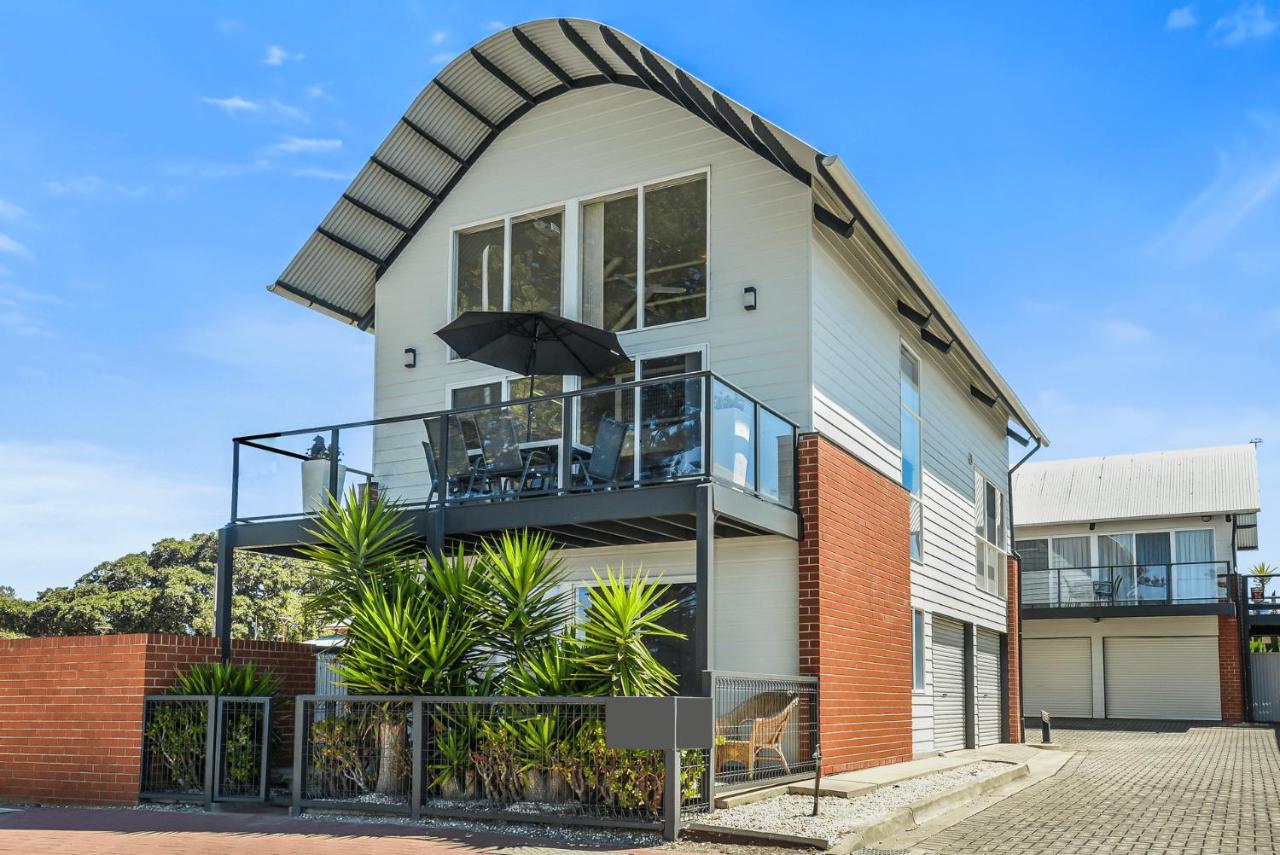 Pine Beach Villa Fabulous Sea Views - B&B