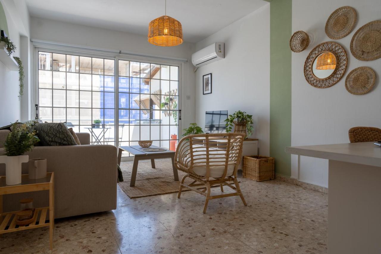 Blossom 1-Bedroom Apartment in Larnaca - Chambres d’hôtes
