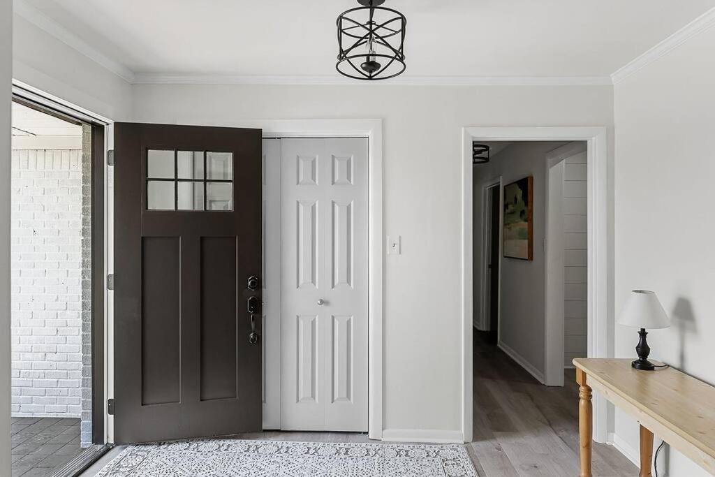 Lake Home, Dock, Fire Pit, Hot Tub, Game Room, Etc - B&B Winchester