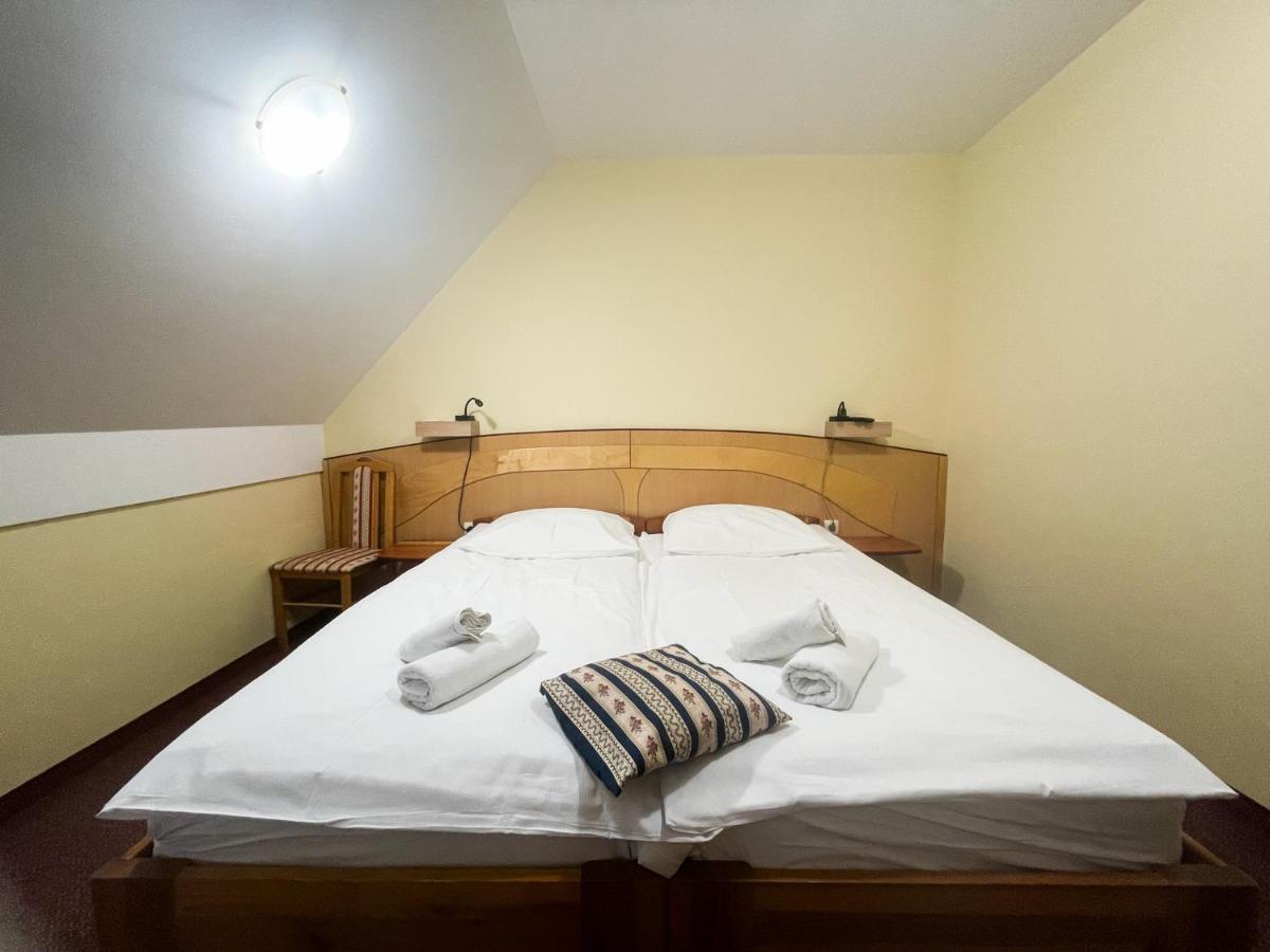 Doppelzimmer mit Balkon