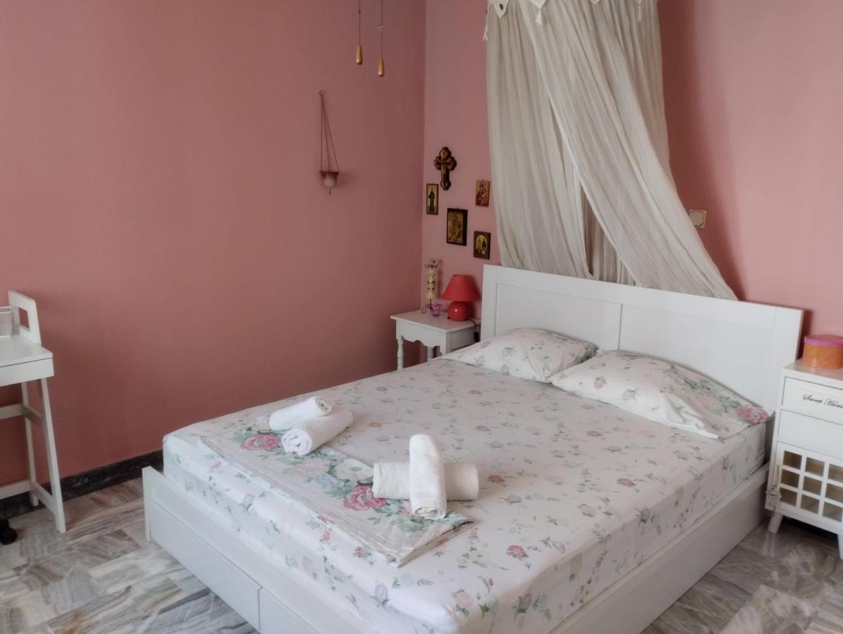 B&B Larissa - Comfortable Central Appartment by a park - Bed and Breakfast Larissa