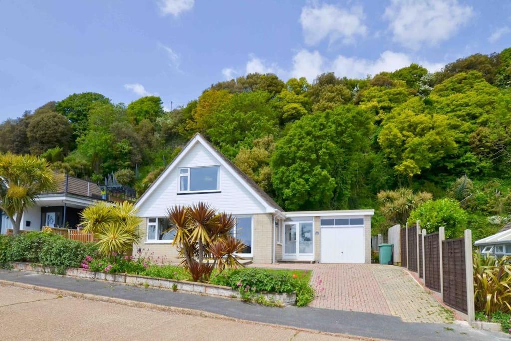 Tara, Spacious Family Home, Wonderful Sea Views - B&B