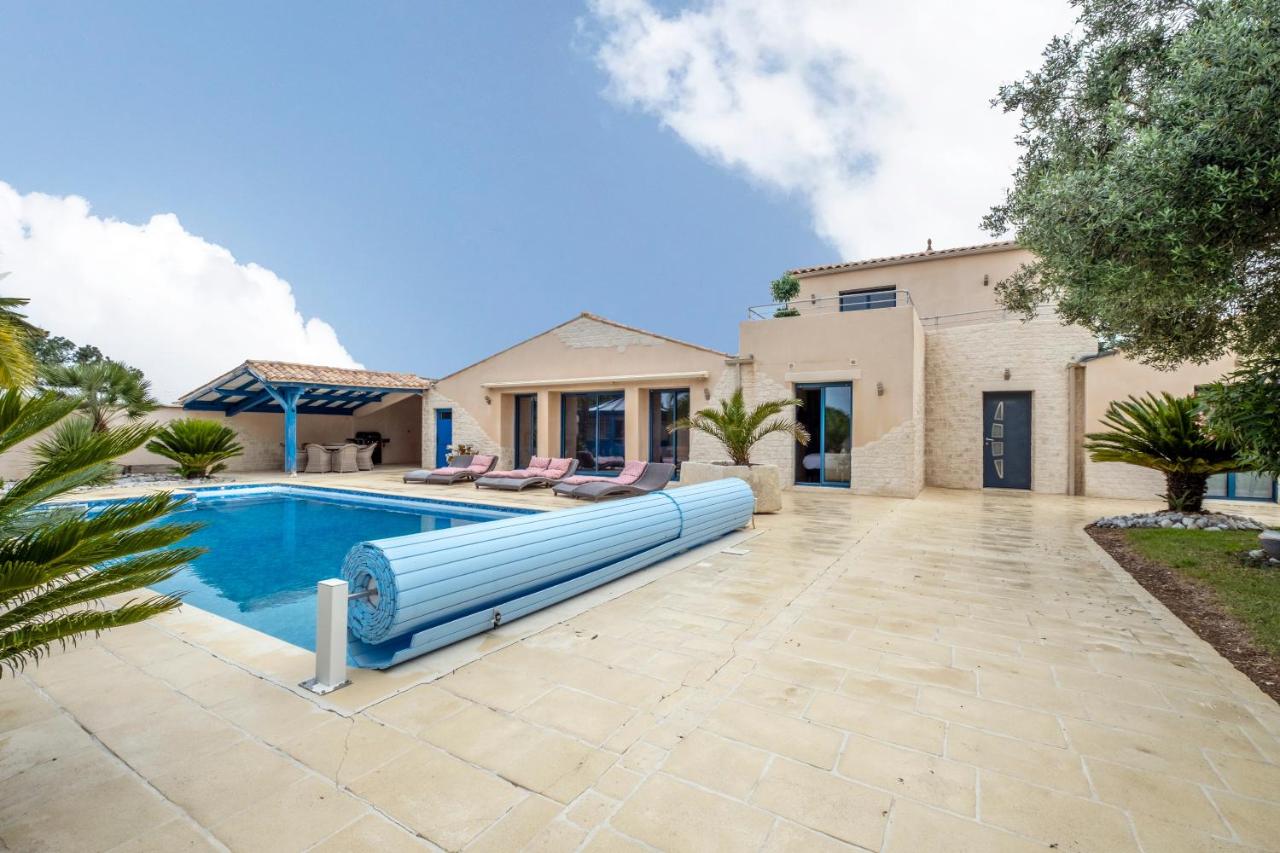 Villa Boyard - Pour 10 avec piscine privée et jacuzzi - Bed and Breakfast