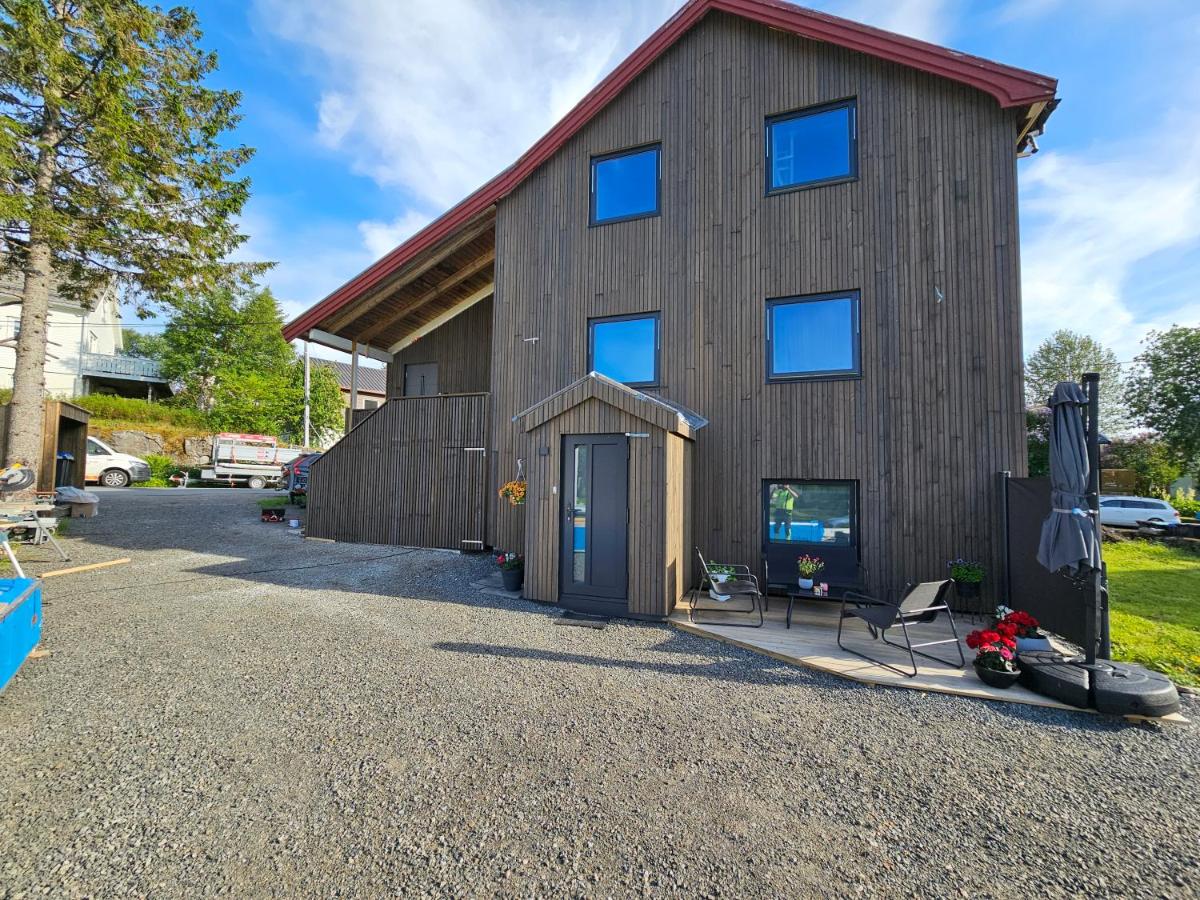 Innholdsrik og koselig leilighet i Svolvær Lofoten - B&B
