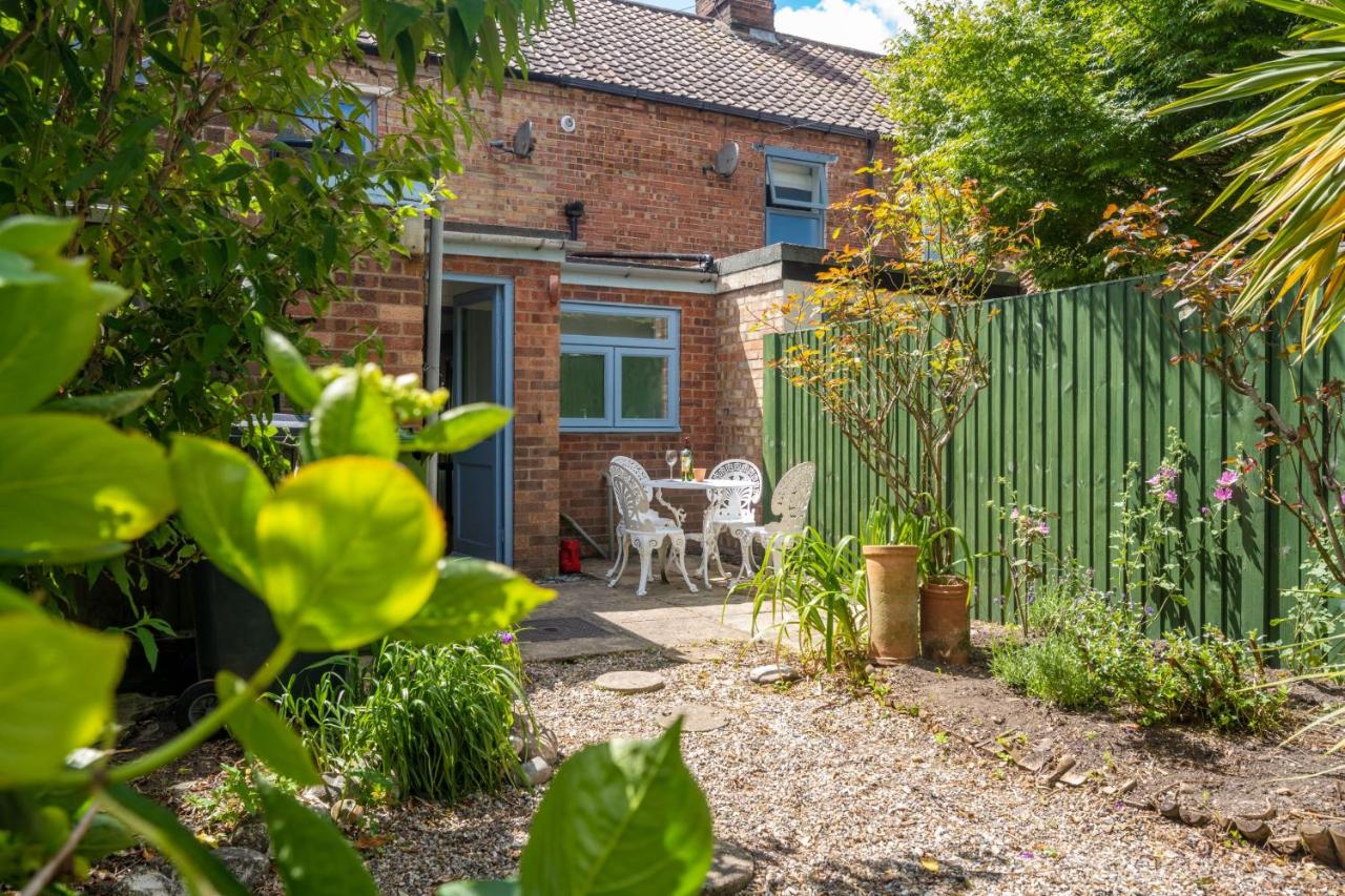 Dragonfly Cottage by Big Skies Cottages - B&B