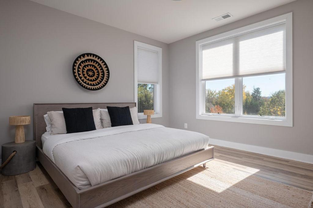 Piedmont Place Suite 402 Modern Apartment in Heart of Crozet - Bed and Breakfast