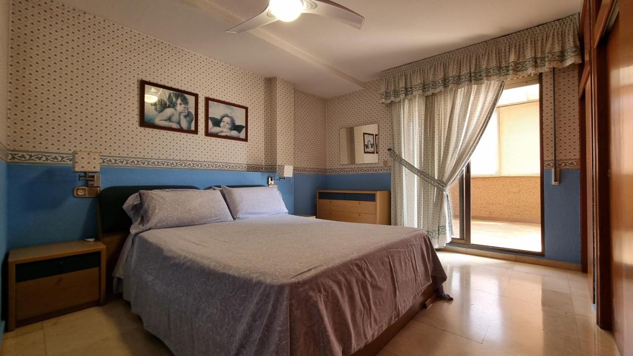 Ático con terraza y 2 habitaciones en casco antiguo - B&B Benidorm