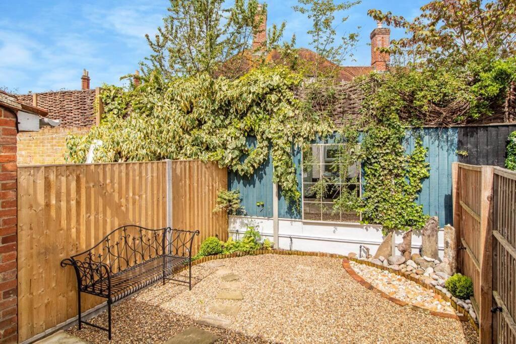 Curlew Cottage Woodbridge Suffolk Cosy Victorian cottage for couple and dog - Bed and Breakfast Woodbridge