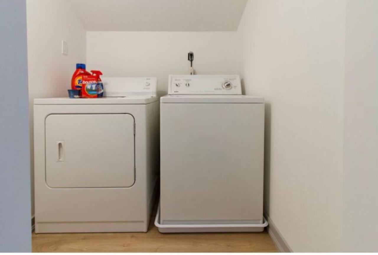 Walk to Downtown Picton, 4-bedroom - Chambres d’hôtes Picton