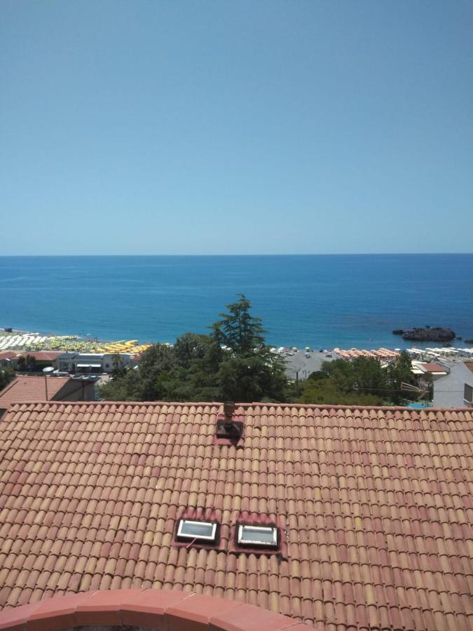B&B Scalea - This apartment has a terrace and sea views. - Bed and Breakfast Scalea