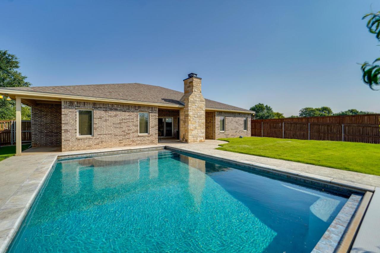 B&B Lubbock - Spacious Lubbock Home with Private Pool and Yard! - Bed and Breakfast Lubbock