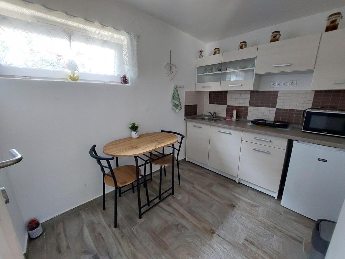 Laurin Vendégház - B&B Alsóörs