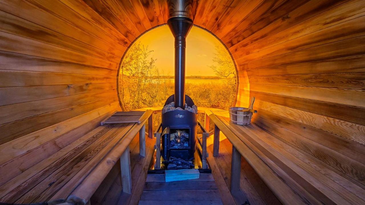 Refuge Bay's Aqua Tiny Home - Luxury Off Grid Escape - Chambres d’hôtes Cherhill