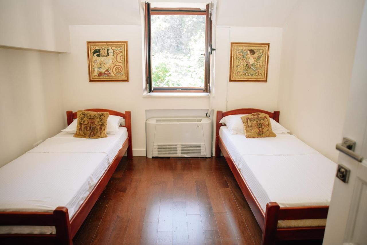 Twin Room with Private External Bathroom