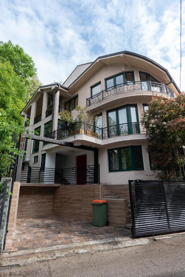 Lux House with own parking in Skopje - B&B