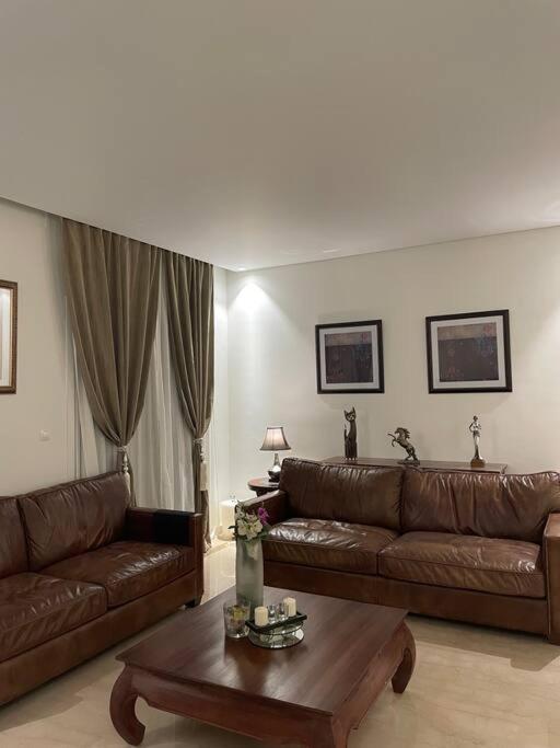 B&B New Cairo - Two bedroom apartment at Mivida Boulevard - Bed and Breakfast New Cairo