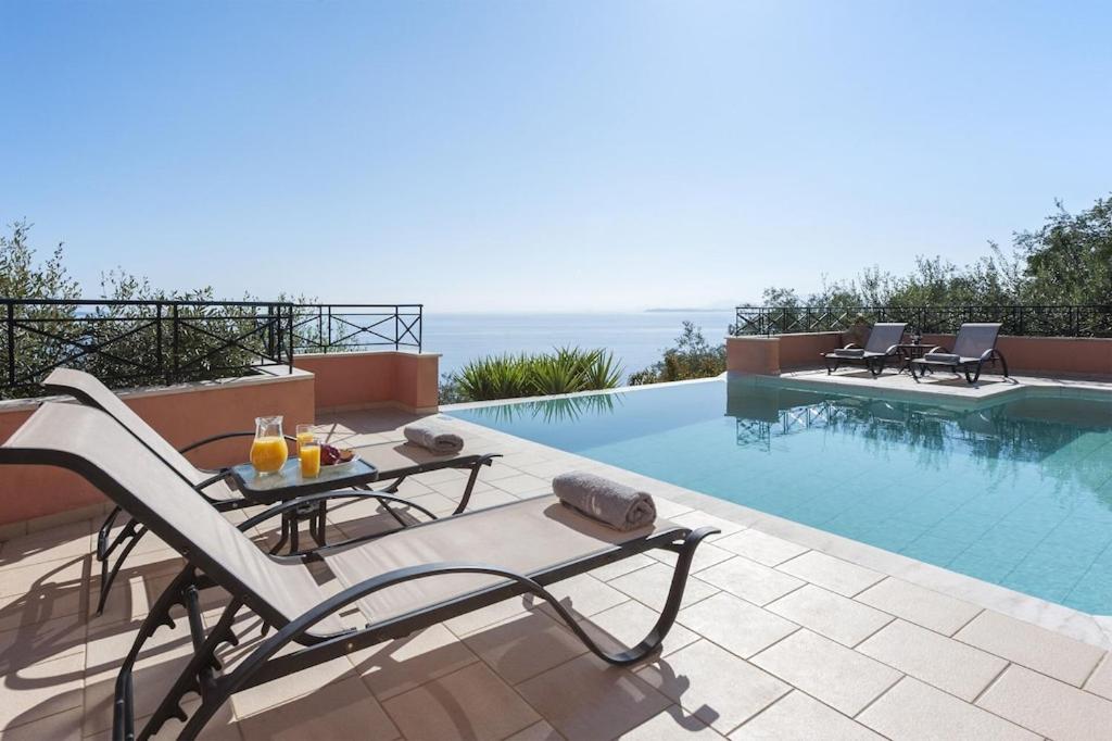 Villa Kyma, Nissaki, Kaminaki With Private Pool And Spectacular Sea Views - Chambres d'hôtes Agní