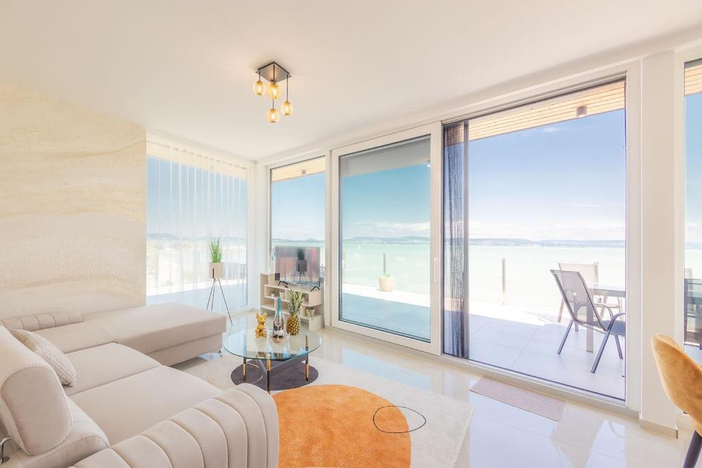 LelleMarine by BLTN Apartmanok Balatonlelle - Bed and Breakfast Balatonlelle