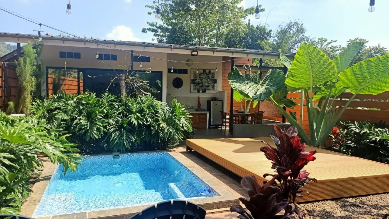 Anteng Villa - B&B Bojong
