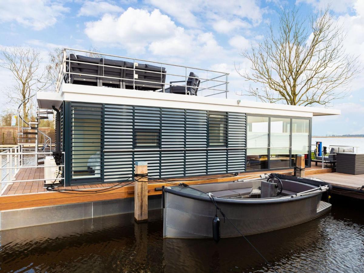 B&B Offingawier - Unique Houseboat on and around the Sneekermeer - Bed and Breakfast Offingawier