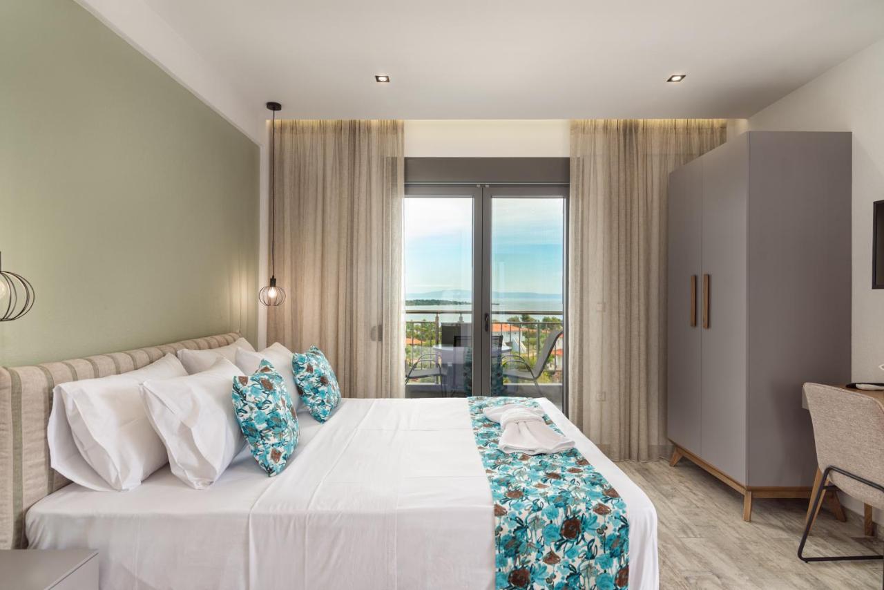 Deluxe Double Room with Balcony and Sea View