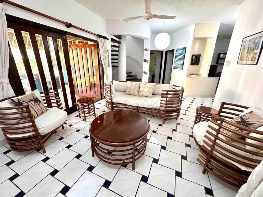 B&B Diani Beach - *Cottage by the beach* - Bed and Breakfast Diani Beach