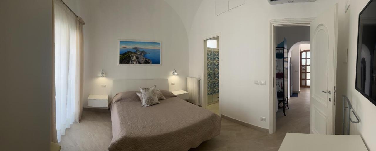 Kamer met Kingsize Bed en Balkon