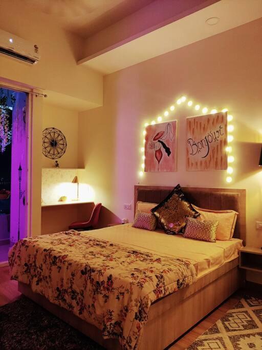 B&B Ghaziabad - Paris Suite By Hey Studio's - Bed and Breakfast Ghaziabad