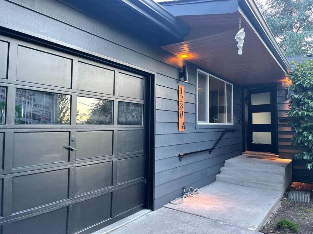 Zen Haus Serene Retreat, prime location with views - B&B