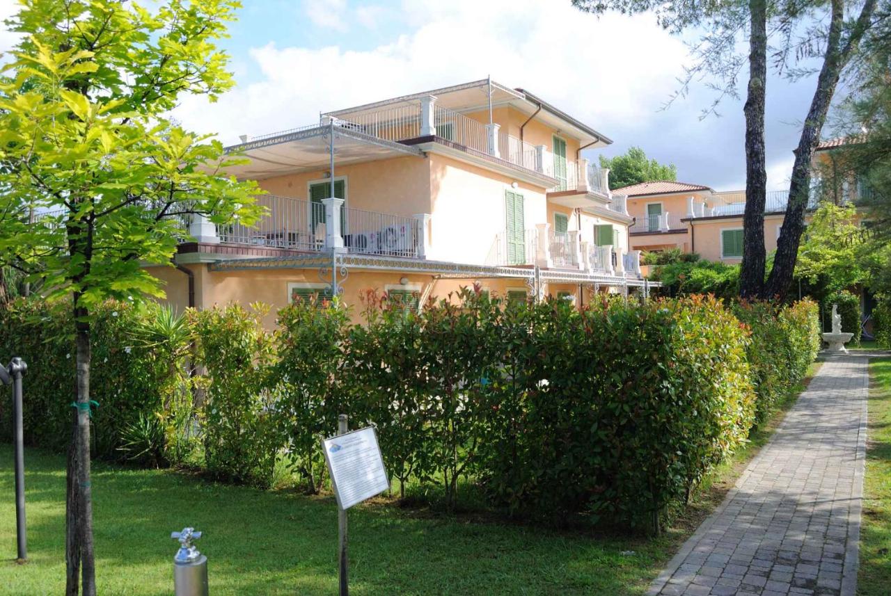 Apartment in Marina di Massa - Toskana 24103 - Chambres d’hôtes