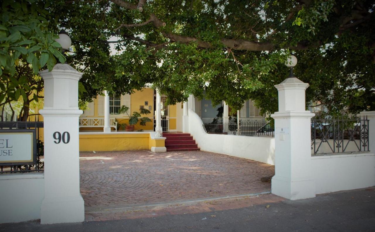 B&B Cape Town - Tintagel Guesthouse - Bed and Breakfast Cape Town