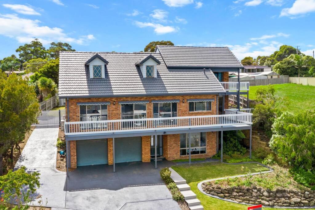 Sunset Retreat with Water Views - B&B Lakes Entrance