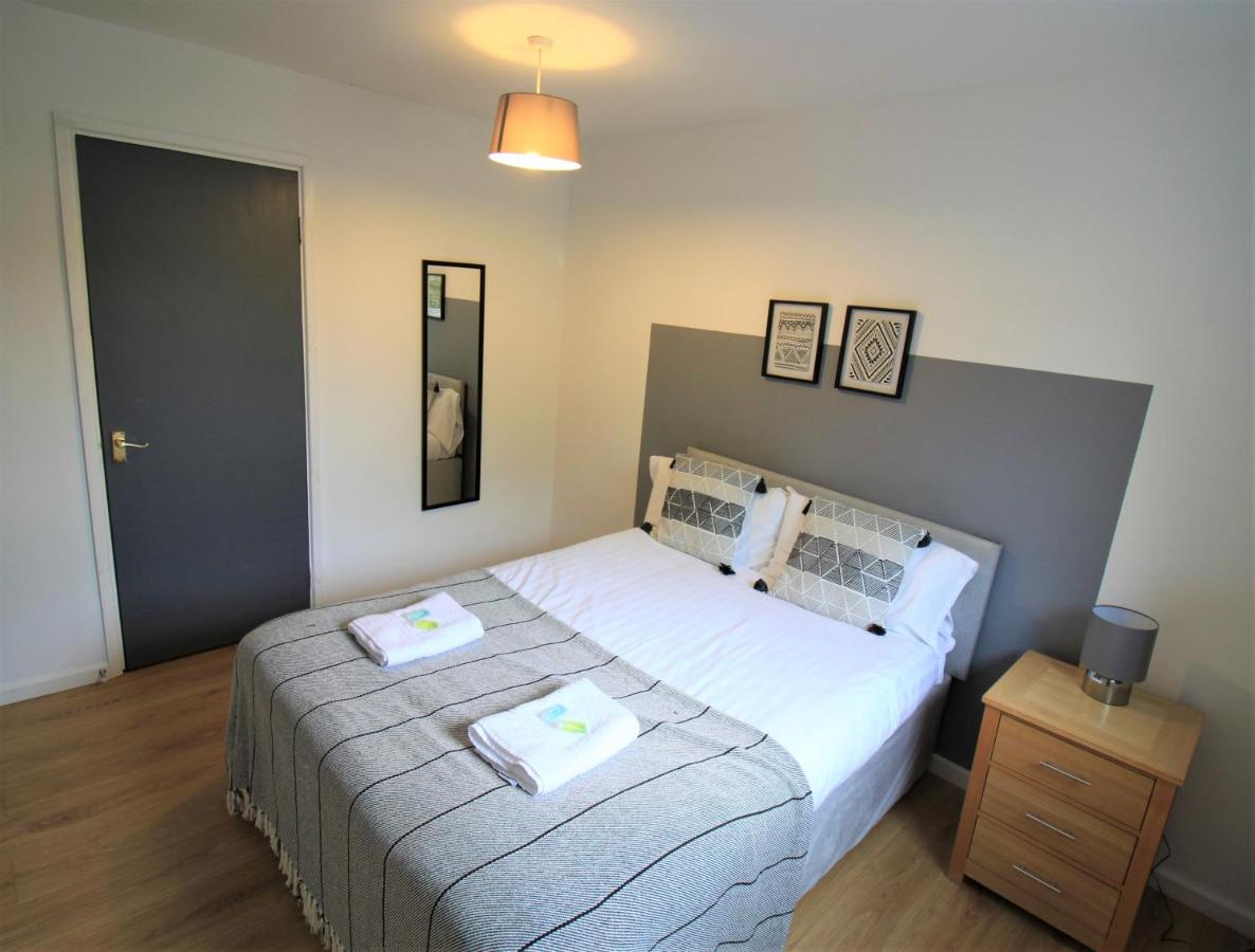 H21 -3 bed Close to Town Drive Parking 2 toilets Contractor Digs - B&B Newcastle upon Tyne