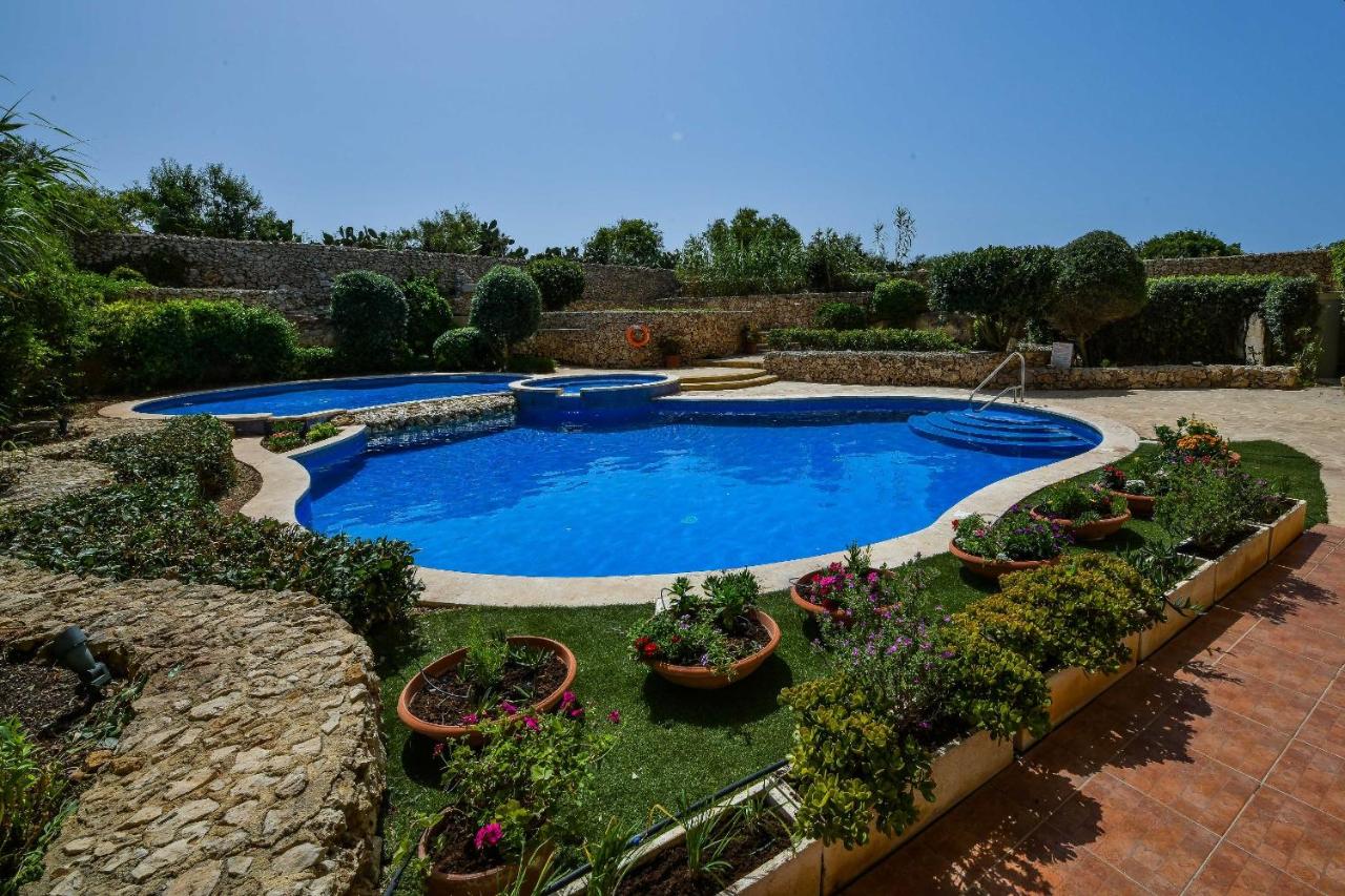 B&B La Cala - Gozo Spacious Apartment with Large Communal Pool - Bed and Breakfast La Cala