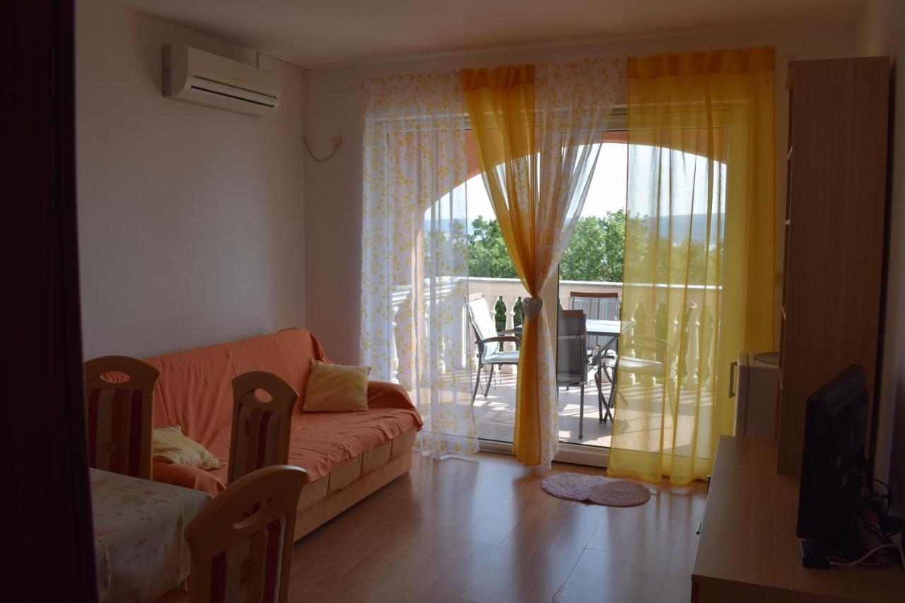 Two-Bedroom Apartment (4 Adults)