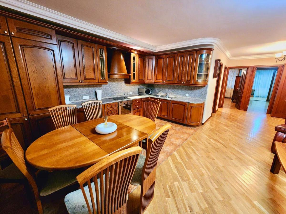 City Center Large and Comfortable 3 Bedroom, next to Northern Avenue - B&B Yerevan