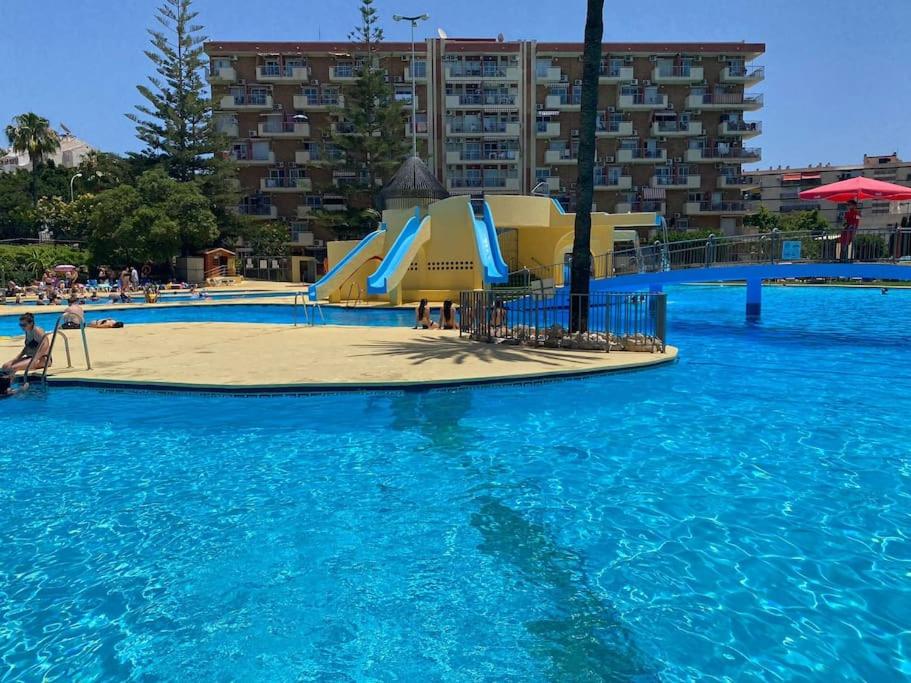Alucinante Apt. con vistas, piscinas y recepción 24 hs. - Chambres d'hôtes Benalmádena
