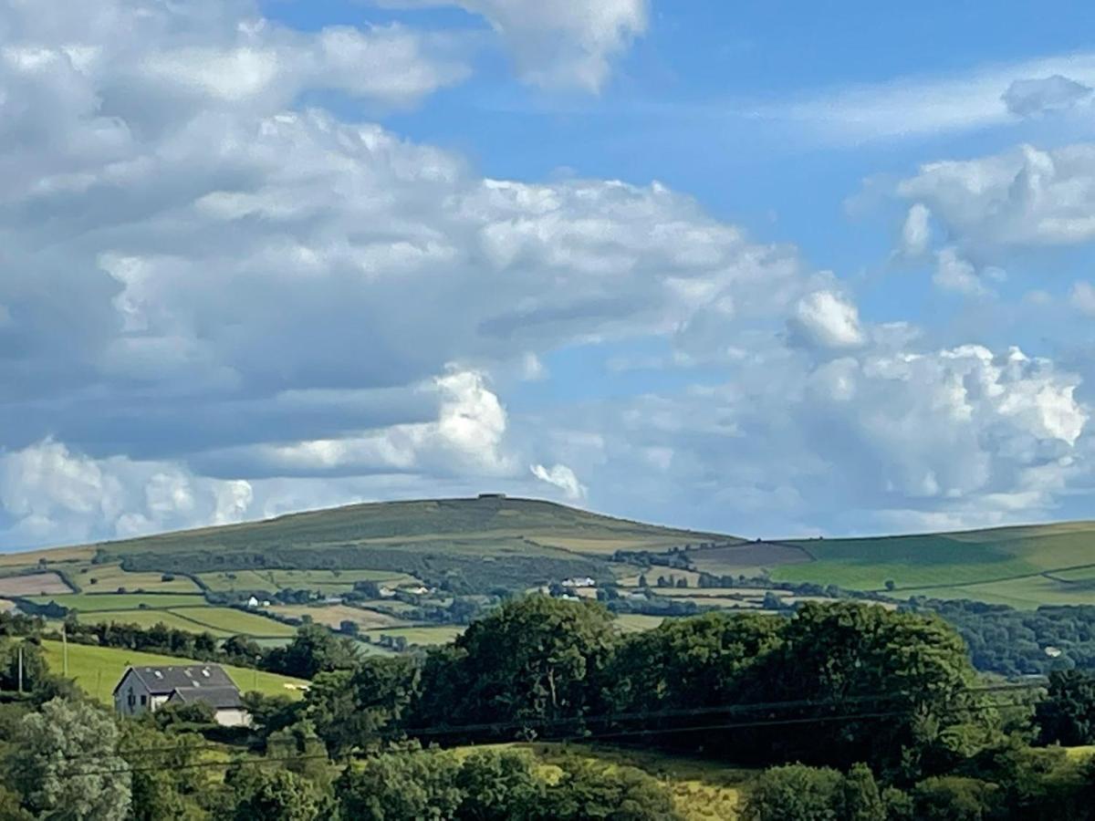 Grianan view loft apartment - B&B