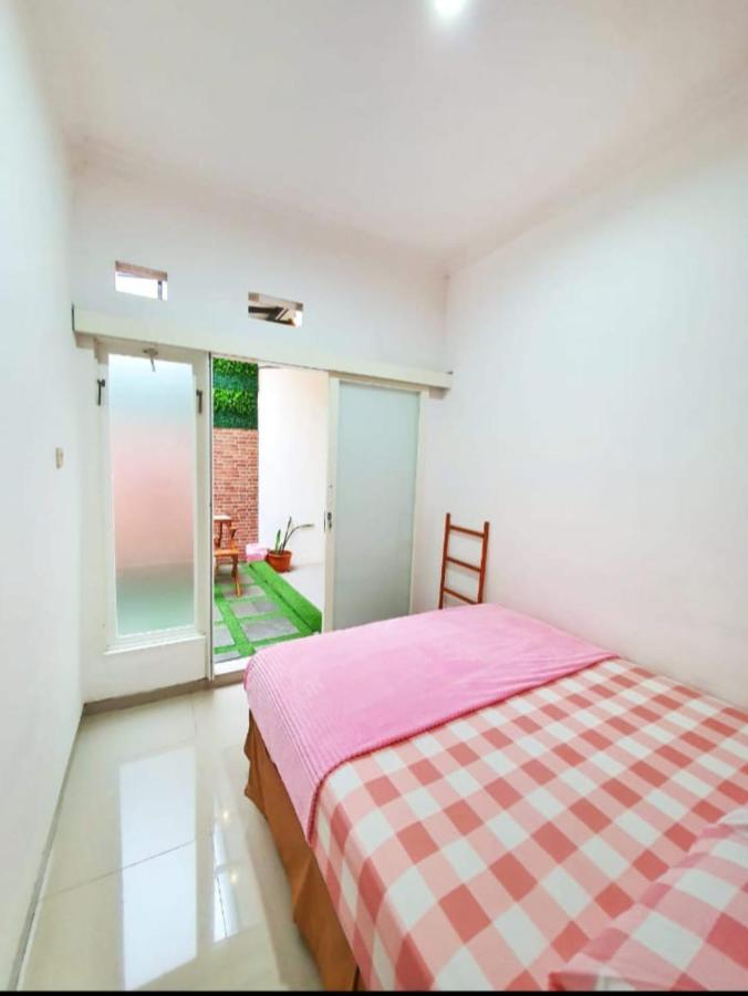 B&B Batu - Villa Sanjaya Syariah - Bed and Breakfast Batu